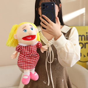 Ensemble de marionnettes familiales OEM - Personnages et tenues personnalisables, marionnettes <span class=keywords><strong>en</strong></span> peluche personnalisées pour l'éducation et le récit d'histoires des enfants - Product Image 4