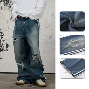 Jeans déchirés à rayures latérales avec logo personnalisé YUCE, jeans larges pour hommes, jeans vintage délavés, pantalon en denim streetwear - Product Image 4