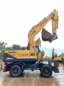 Excavatrice sur pneus d'occasion Hyundai 210W-9T 210, 90% neuve, marque coréenne, robuste, en promotion - Product Image 5