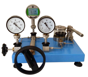 Pompe de calibration portable haute précision pour comparaison de sources hydrauliques et vérification de manomètres - Product Image 4
