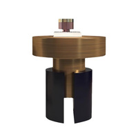 Table d'appoint ronde en métal doré brossé avec base creuse noire, table d'appoint de luxe, meuble d'appoint minimaliste pour canapé d'angle, décoration de salon