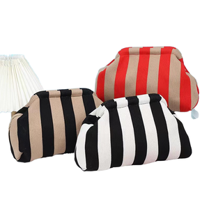 Grande capacità portatile a righe Makeup borsa di alto valore PU con Logo personalizzato alla moda impermeabile e resistente <span class=keywords><strong>per</strong></span> le donne ragazze - Product Image 1