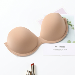 <span class=keywords><strong>Reggiseno</strong></span> Adesivo Invisibile da Donna Sexy Traspirante <span class=keywords><strong>Senza</strong></span> Cuciture <span class=keywords><strong>Senza</strong></span> <span class=keywords><strong>Spalline</strong></span> <span class=keywords><strong>Senza</strong></span> Schienale con Imbottitura Spessa Push-up per Abiti <span class=keywords><strong>Senza</strong></span> Schienale - Product Image 4