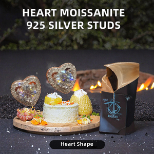 Pendientes de Plata 925 Chapados en Oro con Forma de Corazón, Engaste de Moissanita Tallada en Corazón, Diseño Romántico y Moderno, Unisex, para Fiestas y Ocasiones Especiales - Product Image 2