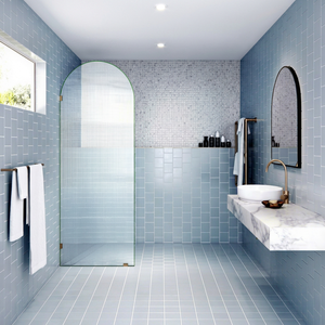 Porte de douche coulissante sans cadre en verre trempé LONG DING GLASS, épaisseur 10 mm, design rainuré vertical, garantie 2 ans, pour un style moderne - Product Image 1