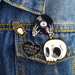 Punk noir crâne CD émail broches blanc squelette broche coeur bouton Badge Halloween Festival cadeaux sac bijoux accessoires - Product Image 1