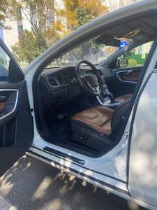 Voiture d'<span class=keywords><strong>occasion</strong></span> <span class=keywords><strong>Volvo</strong></span> <span class=keywords><strong>S60</strong></span> berline <span class=keywords><strong>essence</strong></span> 5 places de luxe, année 2017, 2018, 2019, conduite à gauche, nouvelles fonctionnalités de sécurité. - Product Image 4