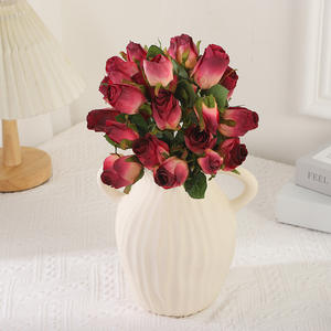 Ramo de Rosas Artificiales de 7 Cabezas con Bordes Quemados, Flores de Seda de Alta Simulación para Decoración del Hogar y Bodas - Product Image 1