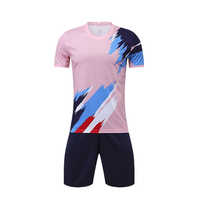 Maillots de football avec logo d'équipe, options personnalisables pour les noms d'équipe, les logos et les numéros de joueur, disponibles pour une expédition rapide