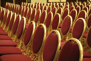 Cadeiras de Banquete Duráveis com Encosto Alto para Casamentos e Eventos, Estrutura Dourada, Material de Tecido Ecológico, Empilháveis para Uso Interno/Externo - Product Image 3