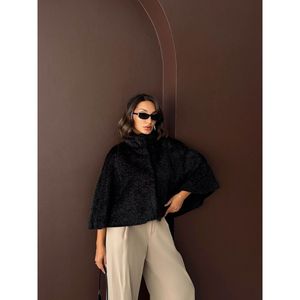 Capa Poncho Negra Elegante para Mujer Topshow, Diseño Moderno de Parka - Venta al Por Mayor - Product Image 3