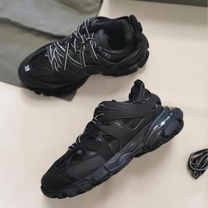 รองเท้าดีไซน์เนอร์สุดหรู รุ่น Track 3.0 พร้อมไฟ LED รองเท้าผ้าใบผู้ชาย ผู้หญิง สวมใส่สบาย ระบายอากาศได้ดี คุณภาพสูง ทนทาน รองเท้าทรง Chunky - Product Image 5