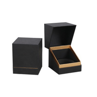 Boîte d'emballage de bougies noire mate de luxe avec bordure dorée, doublure en velours, boîte cadeau rigide personnalisable pour bougies en cire de soja