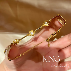 เครื่องประดับคิงซิลเวอร์ S925 สร้อยข้อมือดอกไม้ชุบทองสำหรับผู้หญิงสวมใส่ทุกวัน - Product Image 2