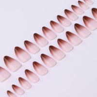 Faux ongles prêts à être expédiés en 2024, design de créateur, forme amande courte, ombré, à presser, couleur rouge, ABS, couverture complète, ongles artificiels