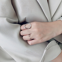 2025 à la mode 925 bague ouverte en argent Sterling avec Double bande épingle de sûreté conception minimaliste Structure géométrique bijoux pour les femmes