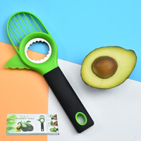 Multifunctionele 3-in-1 fruit- en groentetool, handmatig, van roestvrij staal en kunststof, avocado-snijder & -ontpitter met TPR-handvat