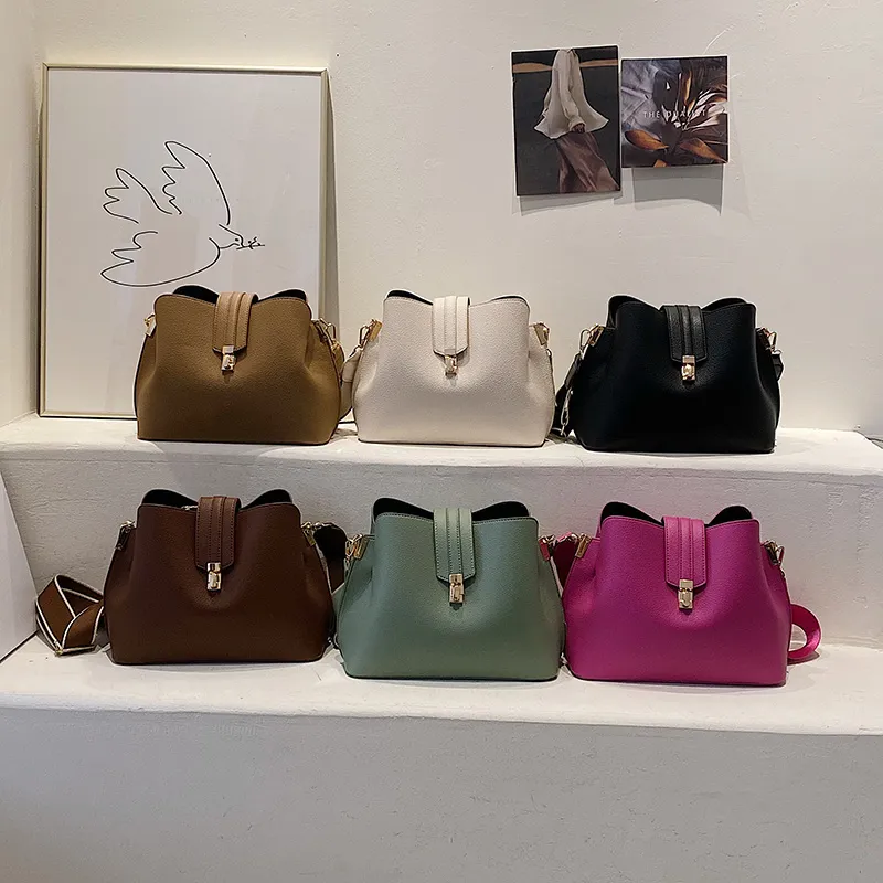 Korea Style Bucket Handbag 2022 Ladies Famous Cute Large Capacity Bag For Women Latest Designer Purses