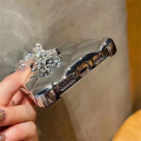 Coque de téléphone pour femme avec chaîne de poignet, strass électroplaqués, design élégant, nouvelle collection pour iPhone 15 16 13 Pro Max