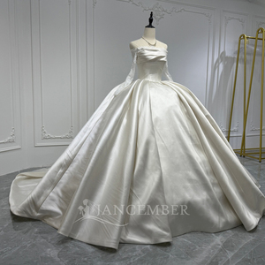 Robe de mariée de luxe moderne Xs227 en dentelle, brodée de sequins, coupe princesse, personnalisable pour la mère de la mariée - Product Image 3