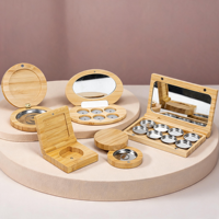 Palette de fards à paupières pour peaux foncées, avec des nuances mates, des paillettes effet miroir et des teintes vives et audacieuses, idéale pour le maquillage de soirée, les fêtes et les rendez-vous.