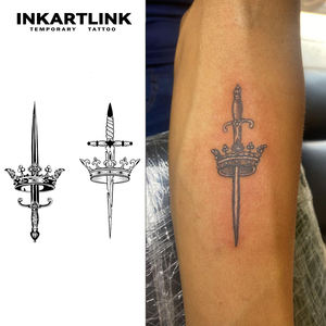 INKARTLINK Pegatina de <span class=keywords><strong>Tatuaje</strong></span> <span class=keywords><strong>Espada</strong></span> y Corona, Daga Real, Herbal, Semipermanente 15 Días, Arte Corporal para Antebrazo, Venta al por Mayor - Product Image 1