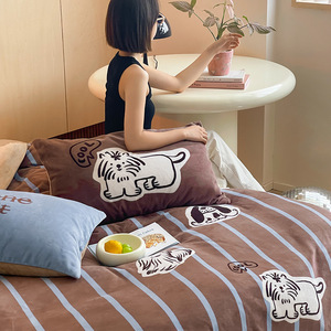 Juego de Ropa de Cama de 4 Piezas de Terciopelo Lácteo con Estampado de Cachorros Estilo Maillard, <span class=keywords><strong>Funda</strong></span> de Edredón de Felpa Coral para Niños, para Dormitorio <span class=keywords><strong>Infantil</strong></span> - Product Image 4