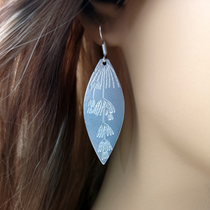 Orecchini Vintage con Foglie di Salice Incise, Design Intagliato su Entrambi i Lati, Accessori di Moda per Donne - Product Image 1