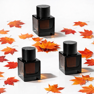 Flacon <span class=keywords><strong>de</strong></span> parfum personnalisé carré en ambre 50 ml, flacon <span class=keywords><strong>de</strong></span> parfum en <span class=keywords><strong>verre</strong></span> <span class=keywords><strong>de</strong></span> luxe, flacon <span class=keywords><strong>de</strong></span> parfum noir avec emballage/étiquette/bouchon - Product Image 4