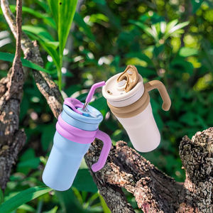 Venta al por mayor de vasos de café portátiles de acero inoxidable de 500ML y 700ML, con doble pared aislada al vacío, asa y pajita. - Product Image 5