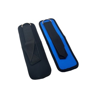 Sangle de cheville rembourrée avec logo personnalisé pour le fitness et la salle de sport Attelle de cheville avec anneau en D pour les jambes attachables Entraînements à la machine à câble - Product Image 1