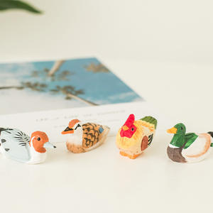 Sculpture sur bois faite à la main oiseau ornement mignon perroquet porte-clés gravure nouvel an cadeau pour les femmes pour la décoration de bureau pendentif de voiture - Product Image 2