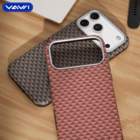 VAWI L140 Coque magnétique en cuir texturé triangulaire en gros pour iPhone 13 14 15 16 17 Pro Max Coque de téléphone antichoc