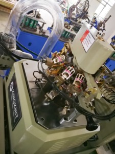 King Knit Système de contrôle de moteur automatique à grande vitesse Machine à tricoter pour chaussettes simples Support multilingue Exporté Afrique du Sud - Product Image 3