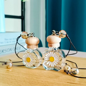Nouveauté Pendentif plat rond pour parfum de voiture Pendentif <span class=keywords><strong>marguerite</strong></span> colorée Bouteille diffuseur d'arôme d'huiles essentielles - Product Image 6