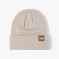 Personnalisé Propre Marque Logo Unisexe À Menottes Doux Tricoté Hiver Crâne Cap En Cuir Patch Sport Promotionnel Bonnets Chapeau