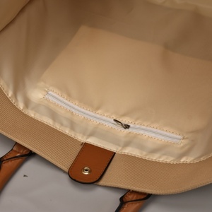 Sacs à main en cuir PU pour femmes, de haute qualité, durables et tendance, avec fermeture à bouton, pour usage au bureau, sacs de luxe personnalisés pour femmes, 2025 - Product Image 5