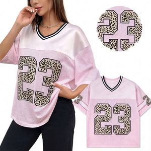 เสื้อเจอร์ซีย์ฟุตบอลทรงบ็อกซี่โอเวอร์ไซส์คอวีพิมพ์ลายเสือดาวสีชมพูแบบสั่งทำพิเศษสำหรับผู้หญิงไซส์พลัส - Product Image 2