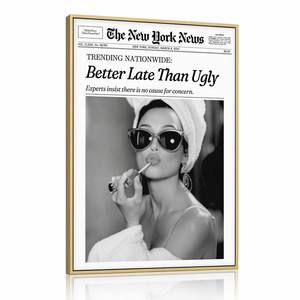 Stampa su Tela con Cornice Dorata 'Better Late Than Ugly', Parodia di Giornale, Stile Retrò Glamour, Decorazione di Lusso per Bagno - Product Image 2