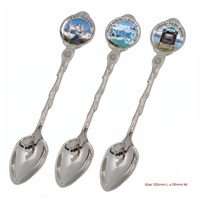 Cuillère en métal souvenir de collection personnalisée en acier inoxydable gaufré en 3D, représentant un monument touristique suisse