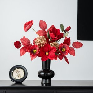 Bouquet de fleurs artificielles en soie de magnolia, fleurs rouges dans un vase, pour la décoration de la maison pour le Nouvel An et les fêtes - Product Image 1