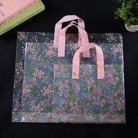 Sacs d'emballage durables pour vêtement, chaussures, vêtements, sous-vêtements, logo personnalisé imprimé couleur pliable en plastique avec poignée
