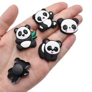 2024 nuovo prodotto carino cartone animato Panda fai da te Logo 3D accessori di abbigliamento Patch di gomma per cappotto di pelle