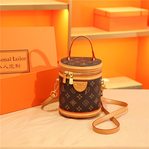<span class=keywords><strong>Sac</strong></span> seau cylindrique en PU pour femme, modèle 2026, élégant et sophistiqué, à porter en bandoulière ou à la main, avec fermeture éclair, pour le commerce international. - Product Image 2