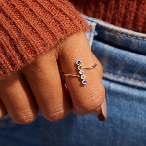 Anello Rotondo Geometrico Colorato per Donne, Gioiello Minimalista Versatile per Uso Quotidiano - Product Image 2