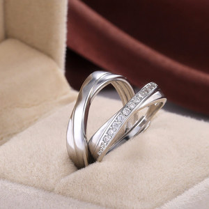 Anello Minimalista a Onda Unisex con Design Intrecciato, Gioiello di Moda per Uso Quotidiano - Product Image 2