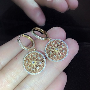 Eleganti Orecchini Traforati Scintillanti per Donne, Stile Floreale Raffinato, Gioielli per Orecchie alla Moda per Uso Quotidiano - Product Image 3