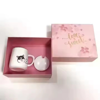 Boîte en carton ondulé écologique et recyclable avec pelliculage mat, structure biodégradable pour l'emballage de vêtements, chaussures et chaussettes