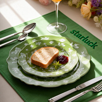 Lot de vaisselle en porcelaine fine verte vintage à bord festonné et motif floral blanc, assiettes en céramique pour la maison, l'hôtel, les fêtes et les restaurants