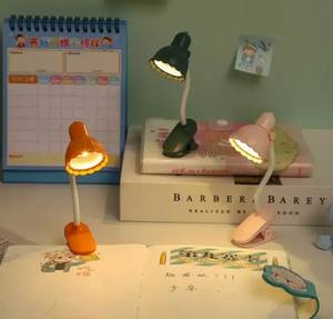 मिनी पोर्टेबल एलईडी लैंप को यादृच्छिक कोण रोटेशन और मुफ्त झुकने वाली छोटी किताब क्लिप और रात प्रकाश - Product Image 1